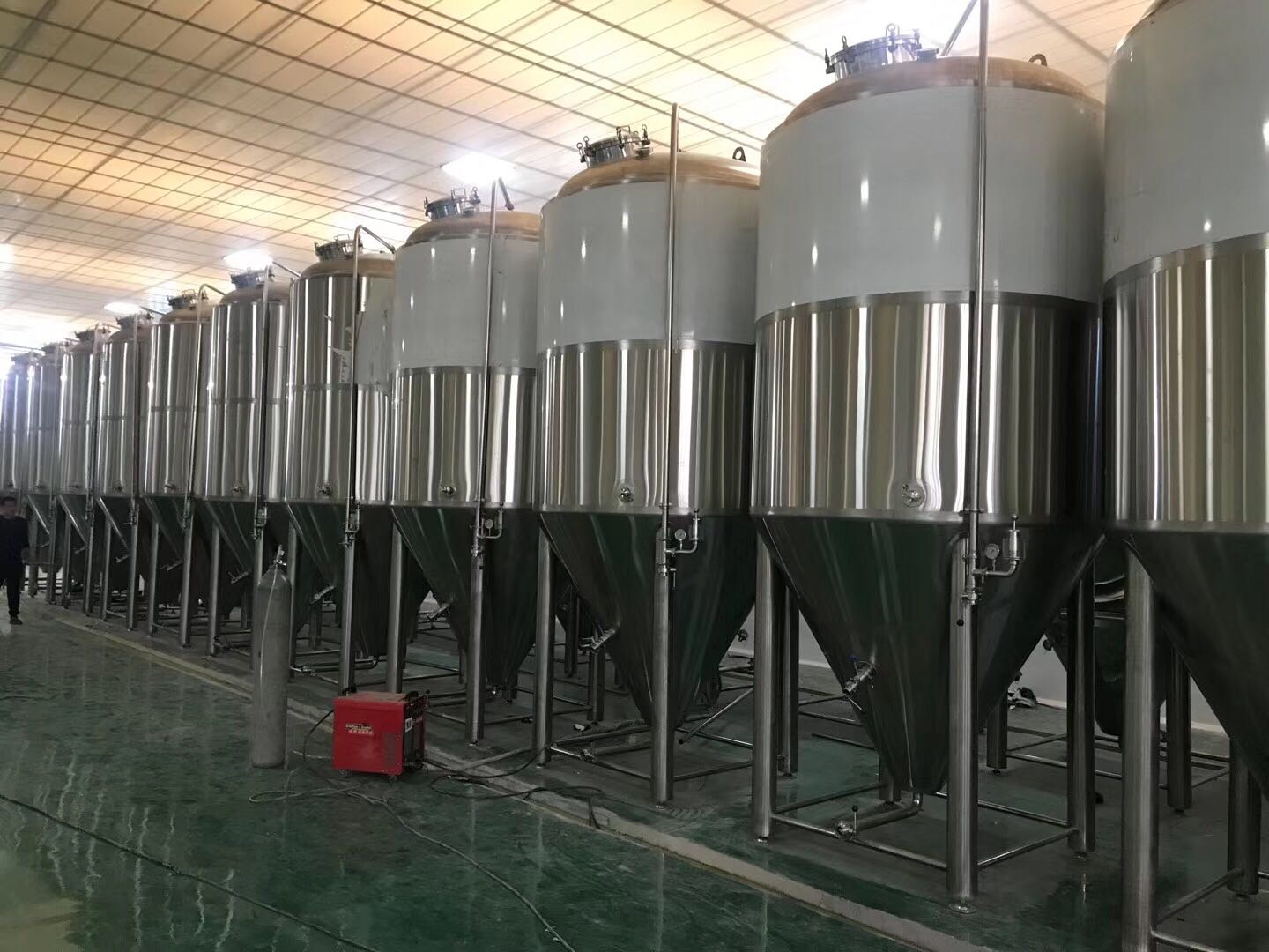 精釀啤酒廠(chǎng)發(fā)酵設(shè)備